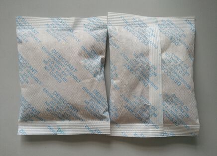 灰色圆球颗粒是什么干燥剂？