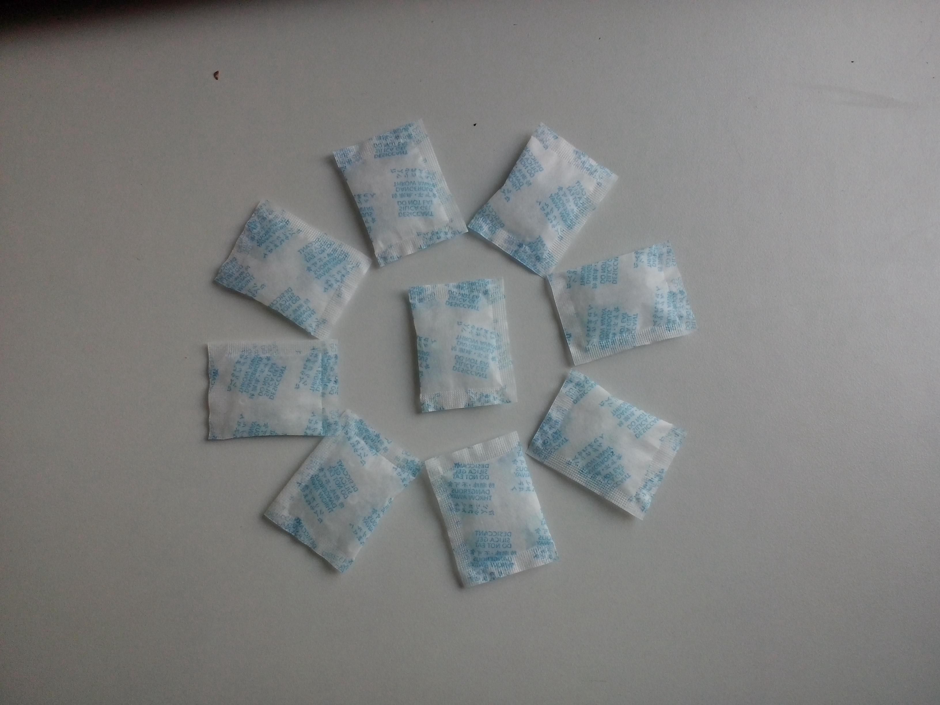白色圆球透明颗粒是什么干燥剂？